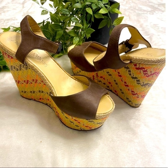 Vera WANG “straw” wedge strap sandals size 7.5 - Picture 1 of 6